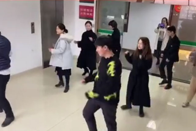 走出不(bù)一(yī)樣的(de)步伐