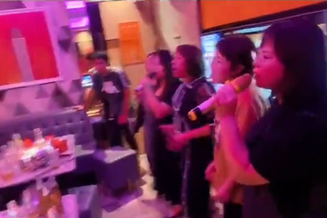 工(gōng)作(zuò)外(wài)的(de)我們